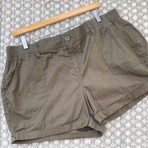 Torrid Green twill cuffed shorts 14